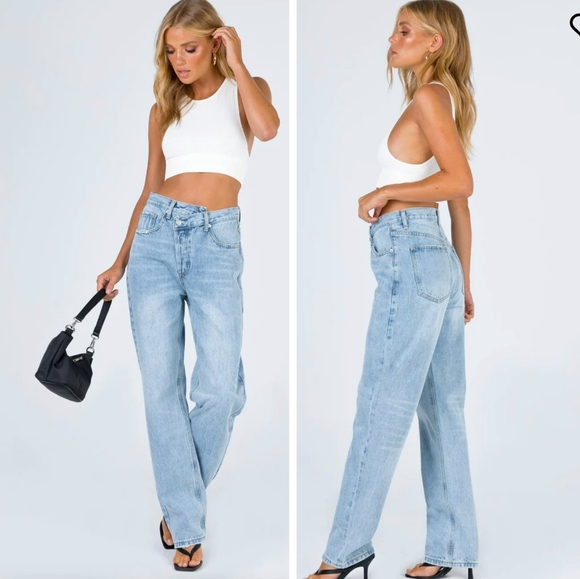 HOLLY ASYMMETRIC STRAIGHT LEG JEAN LIGHT WASH DENIM - Picture 1 of 8